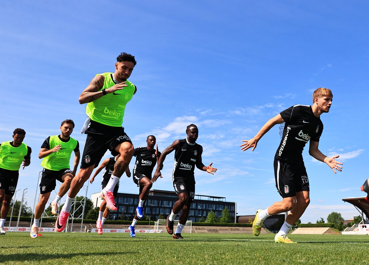 Besiktas's tweet photo. Slovakya kampında ilk antrenman. 🦅 https://t.co/Al0Cfa7SnR