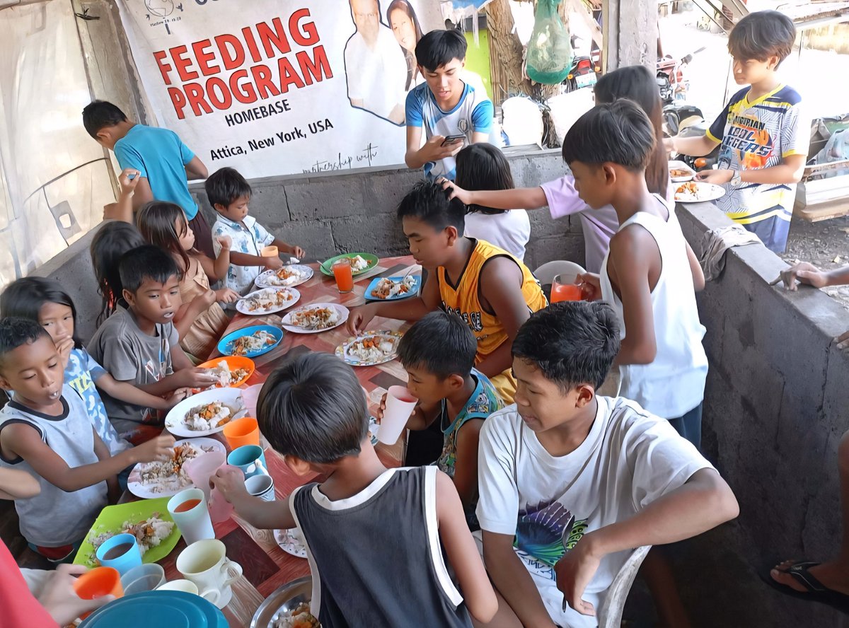 GfomOrg's tweet photo. It's a new month for the over 400 poor kids in our 11 Poor Children's Feeding Programs and for you to please help them. This month's goal is only $575. Please make a kind donation to help.
https://t.co/A7fg0ngTc1 https://t.co/ZPpgMU2kEs