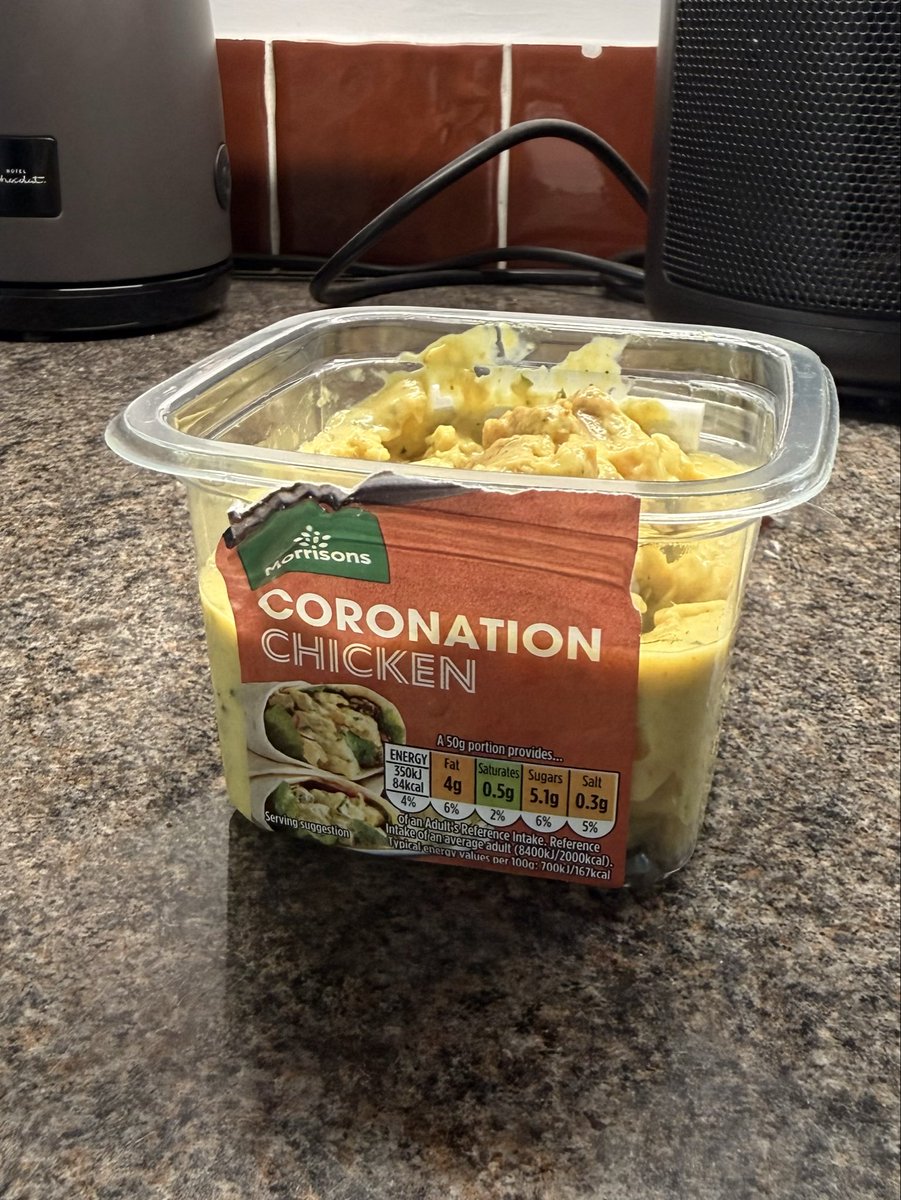 thompsonrob's tweet photo. @Morrisons Another failed product!! I’m not even sure what this brown stuff is that was running through this pot… I know it happens but I’m not impressed https://t.co/CJD81mKZoN