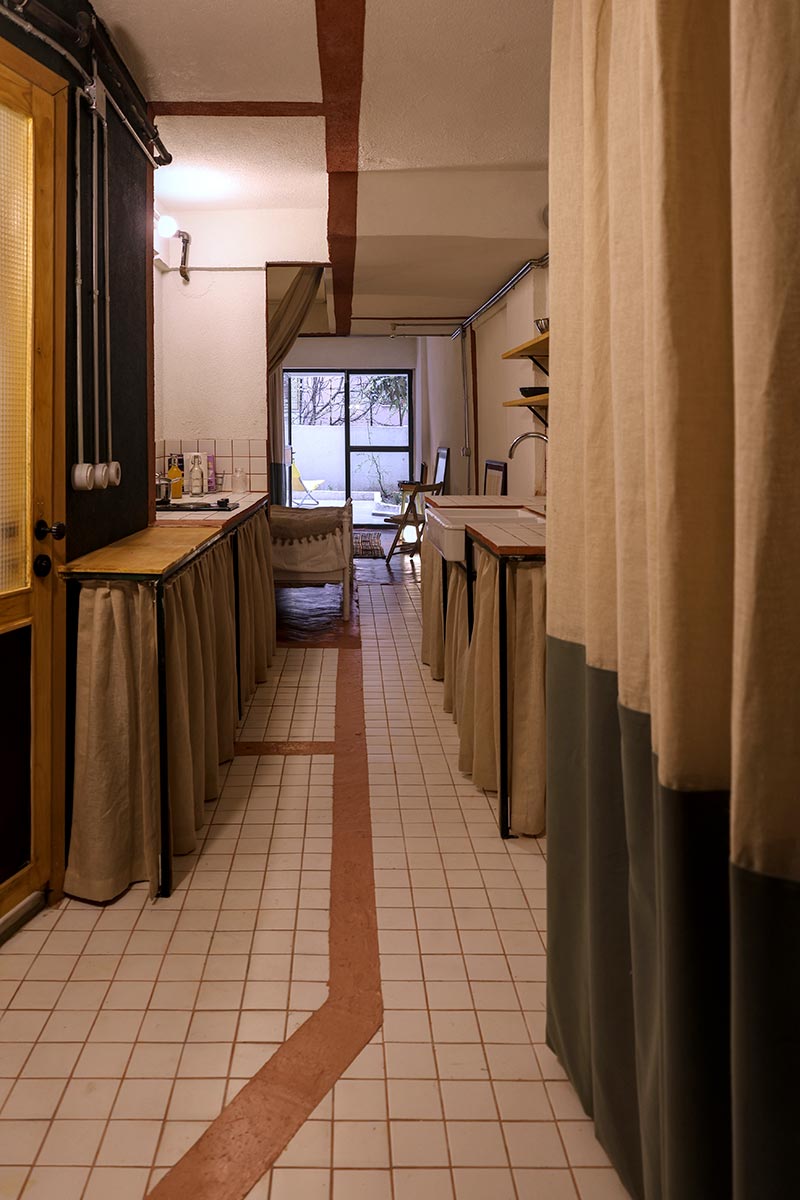 xxidergisi's tweet photo. Şişli, Kurtuluş'ta konumlanan Sabuncu Apartmanı, Ediz Demirel Works tarafından yenilendi. Proje mekânı sıfırdan inşa etmek yerine, dairenin geçmiş izlerini görünür kılmayı amaçlıyor.
https://t.co/L2Vk73ek4s
#nesinvakfı #istanbul #şişli #yenileme #daire #renovation #apartment https://t.co/bKhaMcEn6a