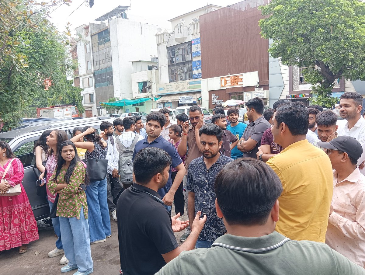 ParasKhatrii's tweet photo. DSSSB TGT final results कब आयेगा???? 2+ years of wait.. 2024 vacancy and still pending.. कब aayga final results
@CMODelhi @LtGovDelhi @Dir_Education @dsssbofficial @gupta_rekha @DelhiGovDigital @DSSSB_TEACHING @timesofindia @the_hindu @htTweets @ashishsood_bjp https://t.co/eSrbZdWM14