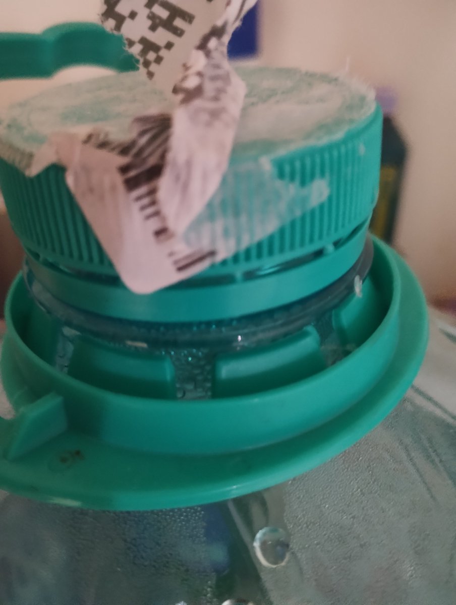 MeMagma_'s tweet photo. My younger brother in Mumbai ordered Deli Chic Burger Patty from Amazon. It was delivered around 25th June 2026 with expiry date 11/06/2026. He consumed one unknowingly. When I checked the second one, the remaining patties had changed colour. 

A thread https://t.co/aVOZUDTp1f