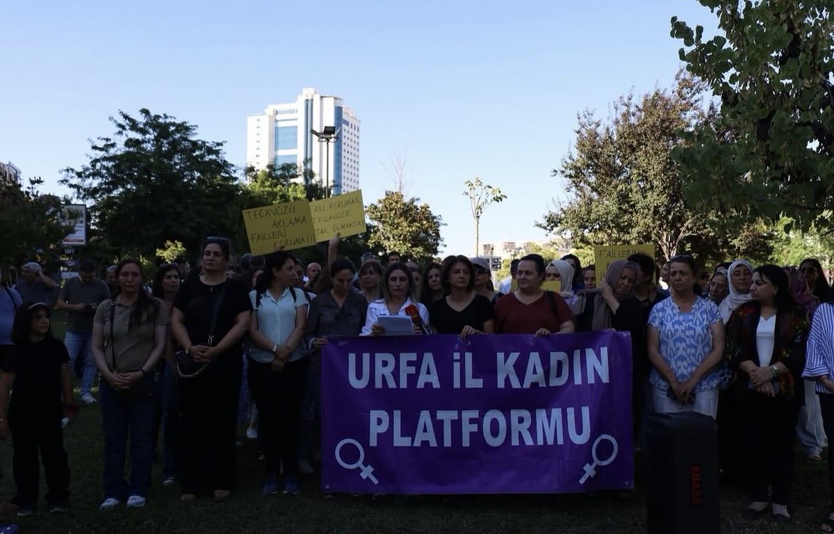 urfakadin's tweet photo. Siverek'te bir kadına yönelik gerçekleştirilen kaçırma, alıkoyma ve cinsel saldırı iddialarına ilişkin dün basın açıklaması Yapılmıştır.
@urfakadinlar https://t.co/veD1DpZ2Sx