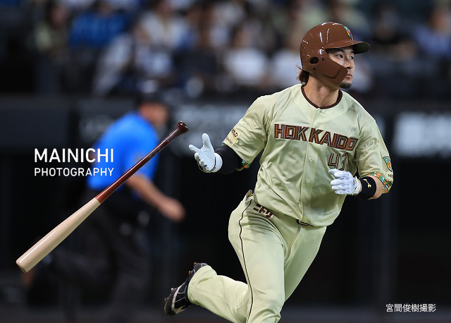 mainichiphoto's tweet photo. プロ野球パ・リーグ
北海道日本ハムファイターズはオリックス・バファローズと対戦中です。ファイターズは初回に水谷瞬選手、水野達稀選手、レイエス選手、万波中正選手が先頭打者から4者連続で本塁打を放ちました。
写真特集https://t.co/QB6KEJkiiD https://t.co/uFDI4qmPkZ