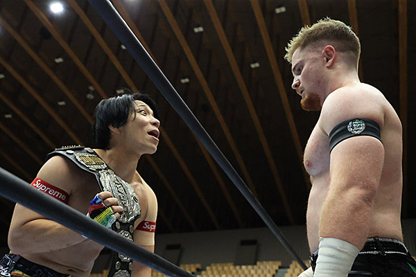 njpw1972's tweet photo. ★セミファイナル
 
7.6後楽園「IWGP Jr.戦を控え、
 王者YOHと挑戦者アキラが前哨対決！
 
 試合後に乱闘が勃発し、アキラがYOHを叩きのめす…！
 
 ※7.2『Road to G1 CLIMAX』所沢大会
 新日本プロレスのス��ホサイトで詳報中！
 
 https://t.co/KTAe71ZtCe
 
#G1Road https://t.co/FX6qMOgHKh
