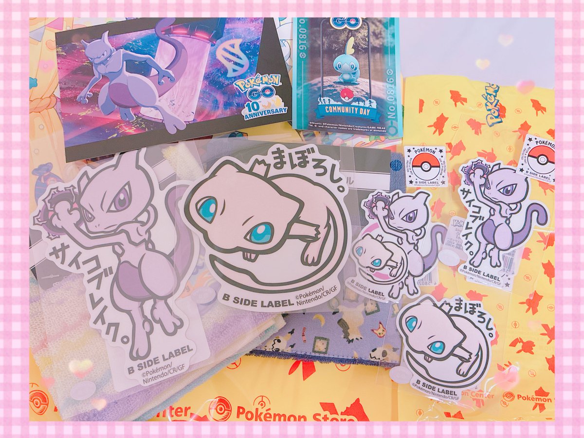 1313holic's tweet photo. 日本橋のポケセン行ってきた🚶‍♀️ミュウとミュウツーのグッズ全然なかった💦ステッカー目当てに行ったからまぁいいけどさ…もっと作ってほしい😗 https://t.co/4Sy6zlyvcx