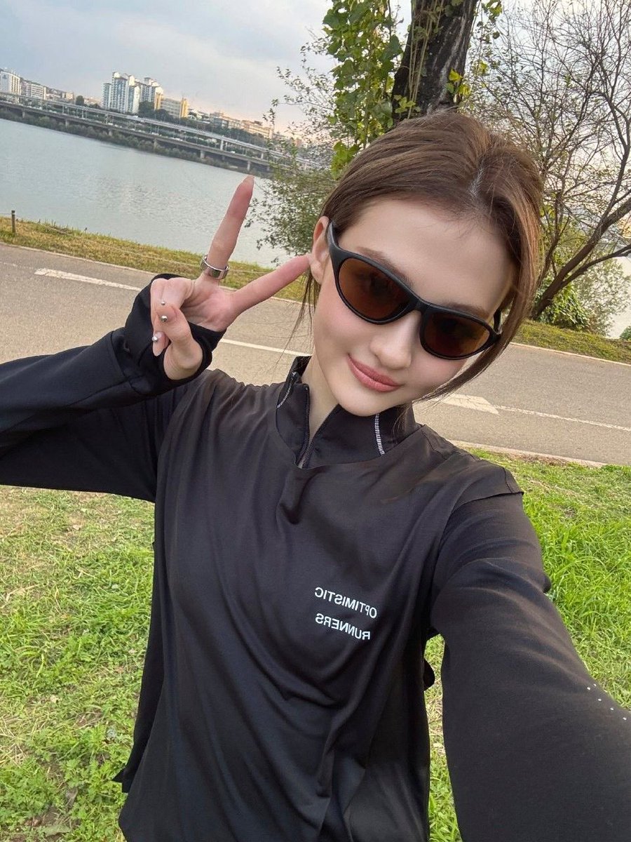 vivaciousfaso's tweet photo. what if influencer ibukota ga sengaja ngepost foto content creator umkm yang nyalip dia di event Mangkunegara Run (part 2) 

a keonho, ella few tweets au by vivaciousfaso https://t.co/rfpXaGi9yQ