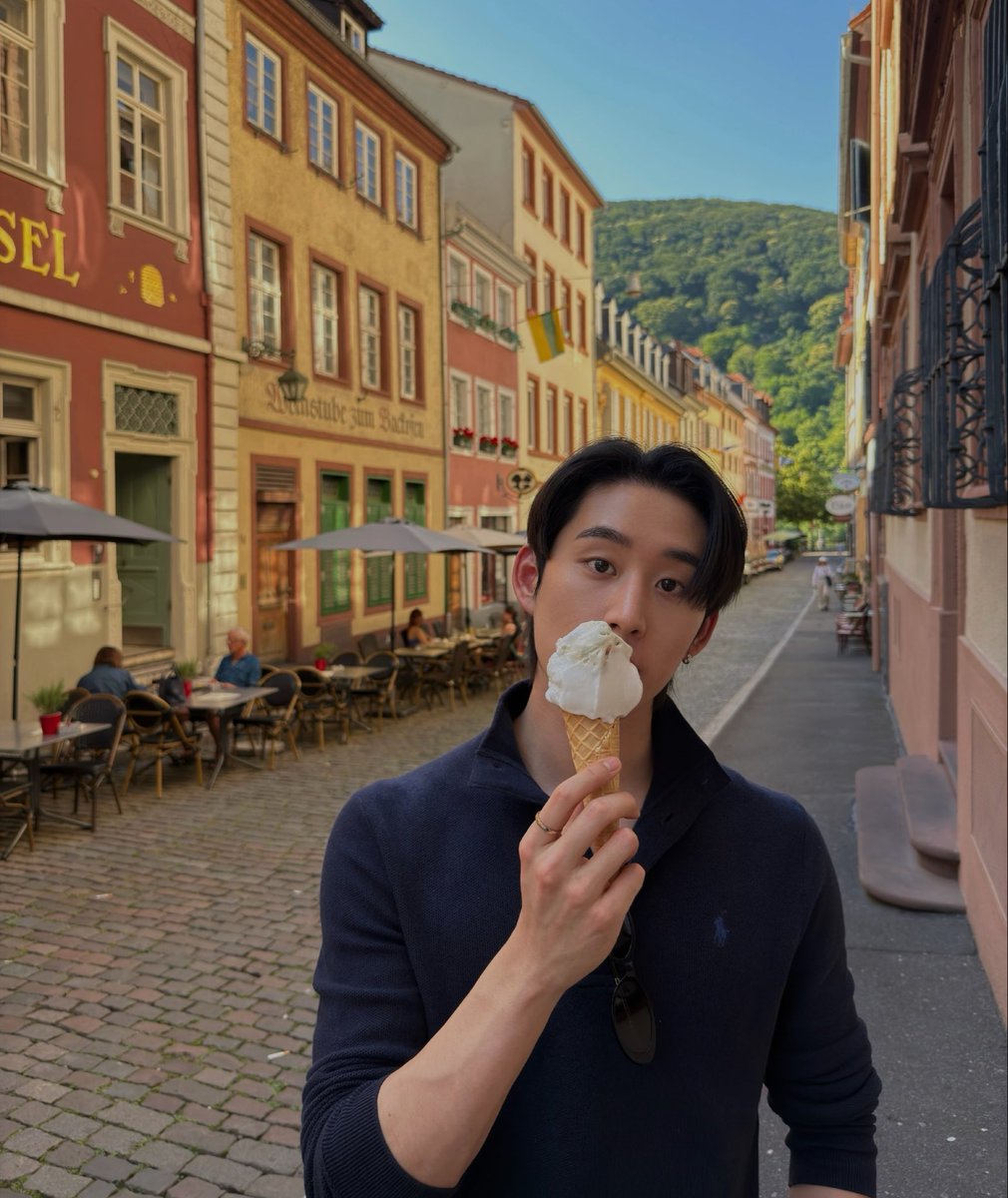 harxeuphoria's tweet photo. EST INSTAGRAM UPDATE IN GERMANY!! 😭🩵

🦈: by the river 🚶🏻

( #est_rvp ) https://t.co/MGgP4sv7Rs