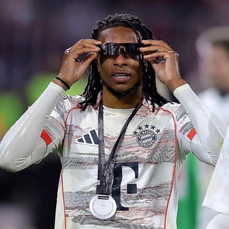 goalsside's tweet photo. 🚨🚨| NEW: Kylian Mbappé is trying to convince Michael Olise to 𝐋𝐄𝐀𝐕𝐄 𝐁𝐀𝐘𝐄𝐑𝐍 and join Real Madrid. 👀🇫🇷

Olise is set to hold a meeting with Bayern Munich to discuss his future.

[@elchiringuitotv] https://t.co/es6KFfrChU