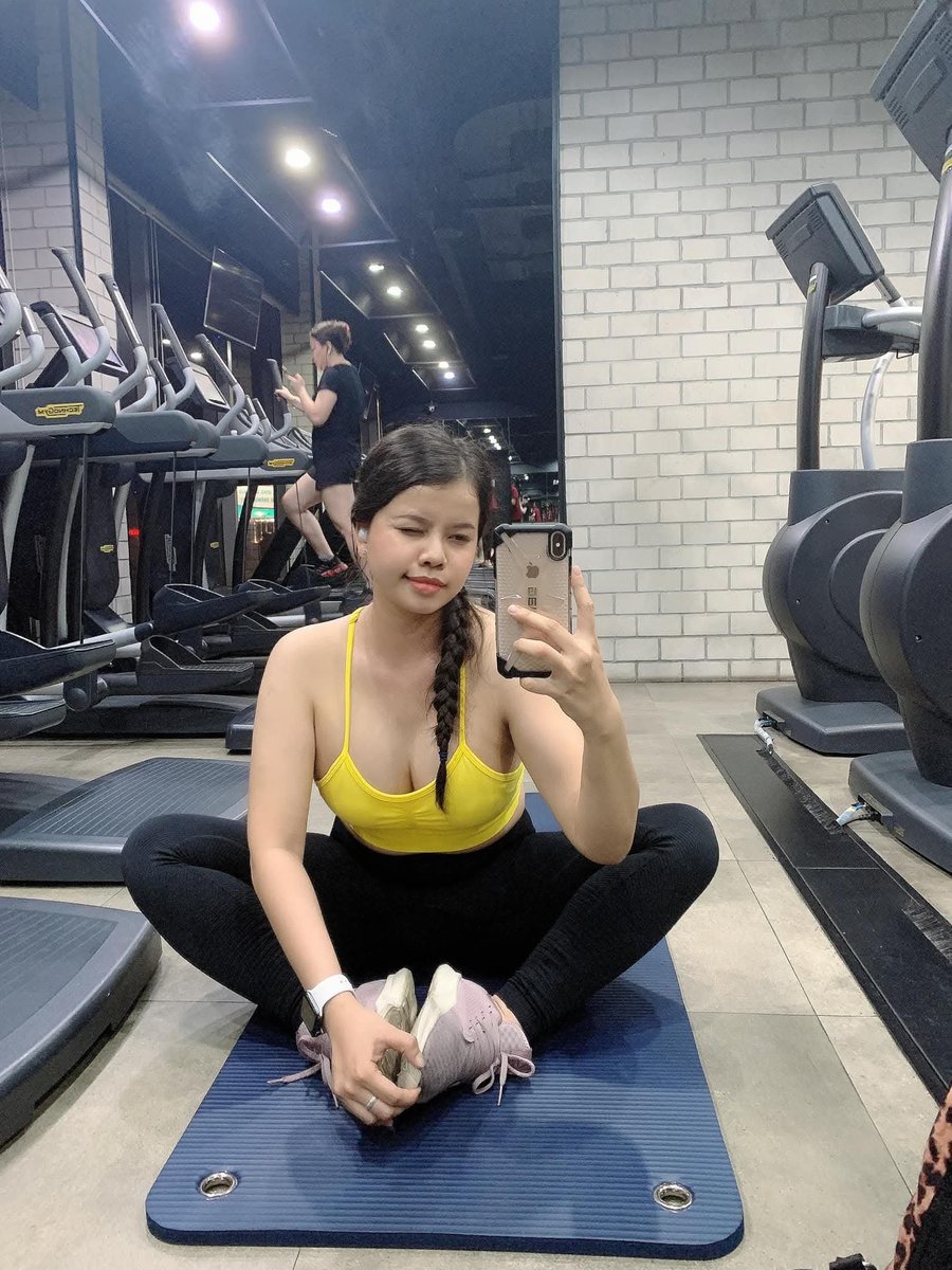 Lehoanglan07's tweet photo. Anh có muốn rời khỏi hồng kông bên hong chợ lớn cùng e khum?…🤭 https://t.co/Nb8Gb9C7Ug