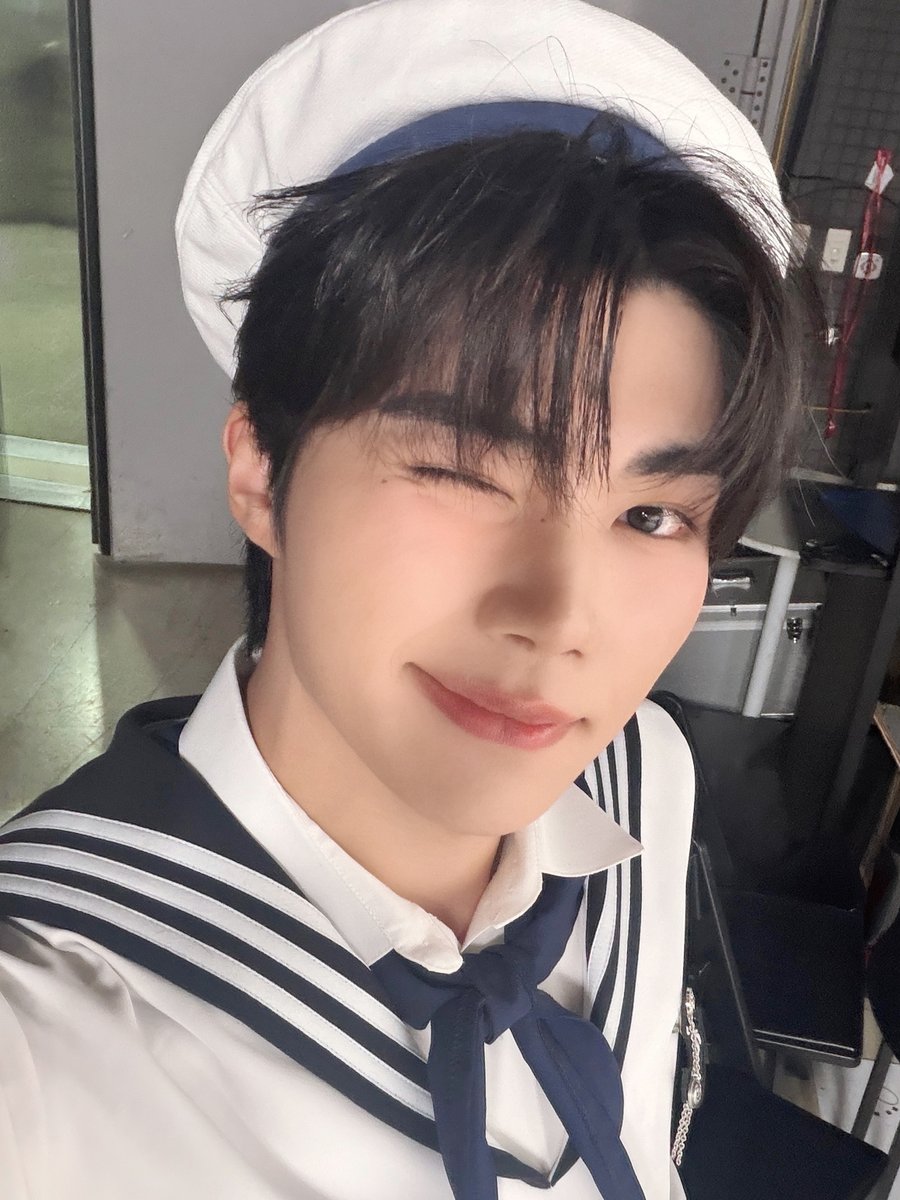 ZB1_official's tweet photo. 260702
Mnet <M COUNTDOWN>

#ZEROBASEONE #ZB1 #제로베이스원 
#PARKGUNWOOK #박건욱 https://t.co/Rg231Y5bEh
