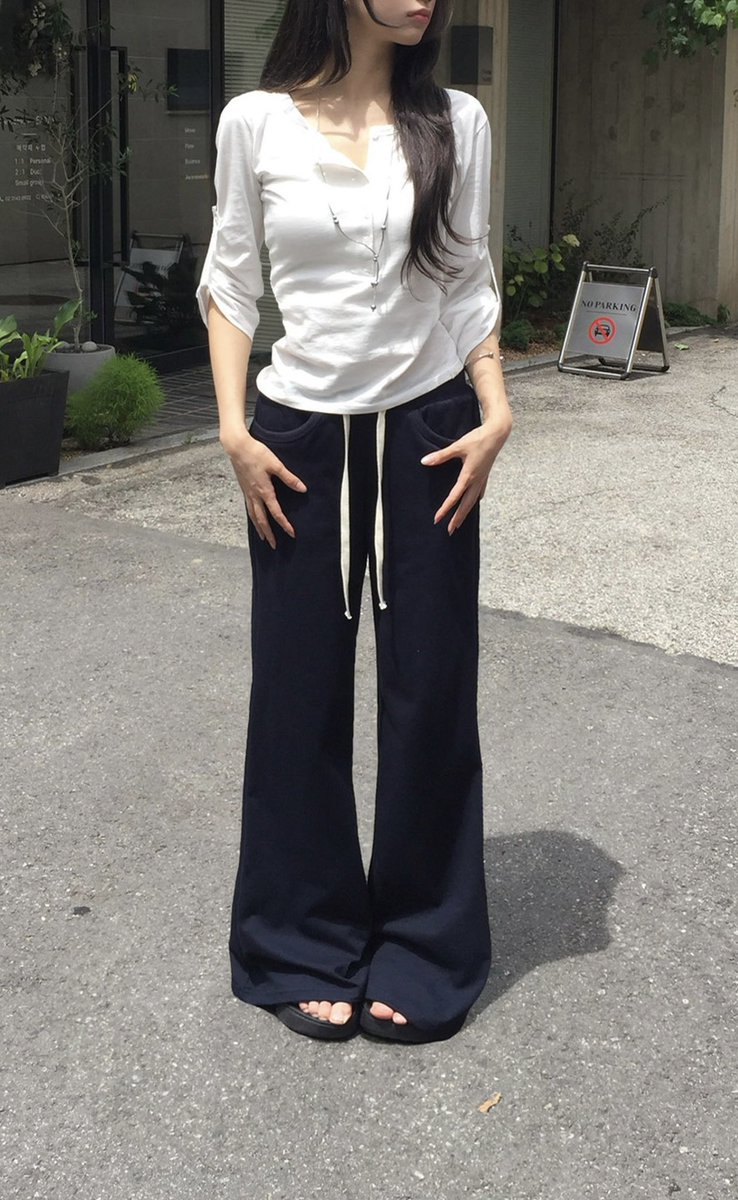 newspicy1214's tweet photo. 핏 너무 이쁜 핀터 스트 츄리닝 ㅊㅊ
여름 팬츠라 후들후들하고 시원한 소재
세미부츠컷이라 스트체형 너무 추천하는 핏..군살 싸악 가려주는 핏 https://t.co/kgZdAFqIVi