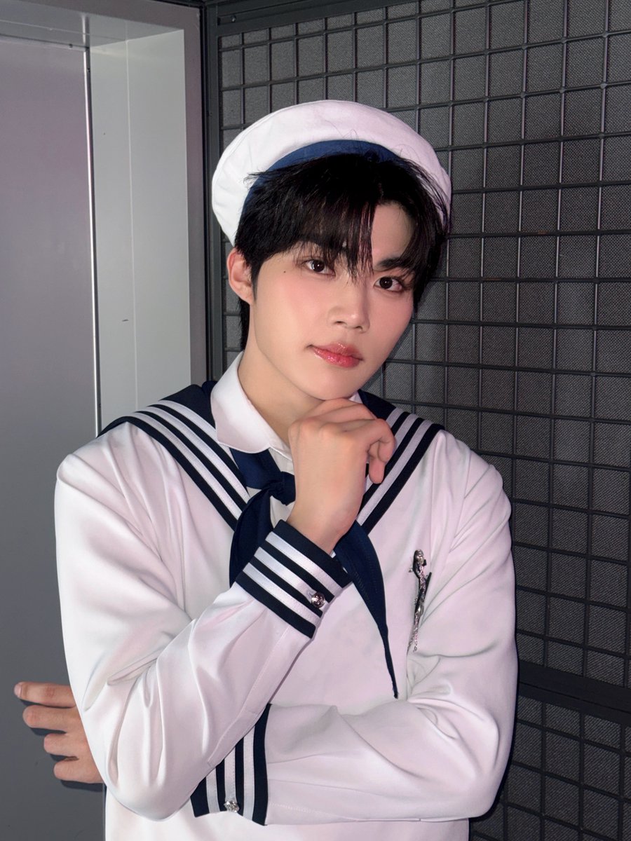 ZB1_official's tweet photo. 260702
Mnet <M COUNTDOWN>

#ZEROBASEONE #ZB1 #제로베이스원 
#PARKGUNWOOK #박건욱 https://t.co/Rg231Y5bEh