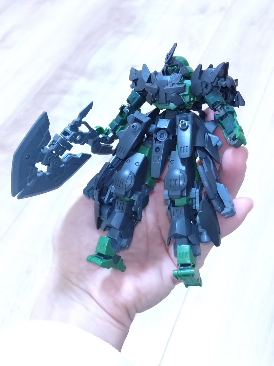 TAKAC0903's tweet photo. 戦斧は変形しアックスモードとソードモードで運用可能

※フルアーマーポルタノヴァ1箱のみで作成し、未塗装、無加工無接着で作成してます https://t.co/2BreFdhLzd