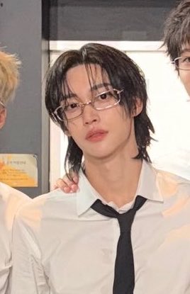 ma_chat_bin's tweet photo. 안경쓴 거 어떠냐고 물어보는 원빈 깜찍해서 
숨쉬기 힘들어짐 ㅈㅉ 졸귀셔ㅜㅜ https://t.co/lZNwekFgTF