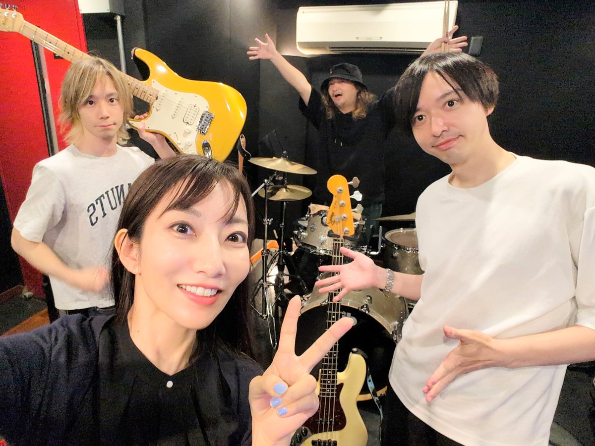 Neontetra06's tweet photo. ＼あと9日！⚡️／
最終リハの合間の一コマ📷️
“Neontetraバンド”メンバー
🎸アッキー
🥁鯉沼彰

初夏の単独トーク＆ライブ🎂
-Hideyuki's Birthday 2026-

📆2026年7月11日(土)
⏰️12時15分開演
📍吉祥寺SHUFFLE
※全席椅子あり♪大抽選会あり🎯
▼チケット発売中！
https://t.co/4CumFwswa9 https://t.co/pTCXVc85wx