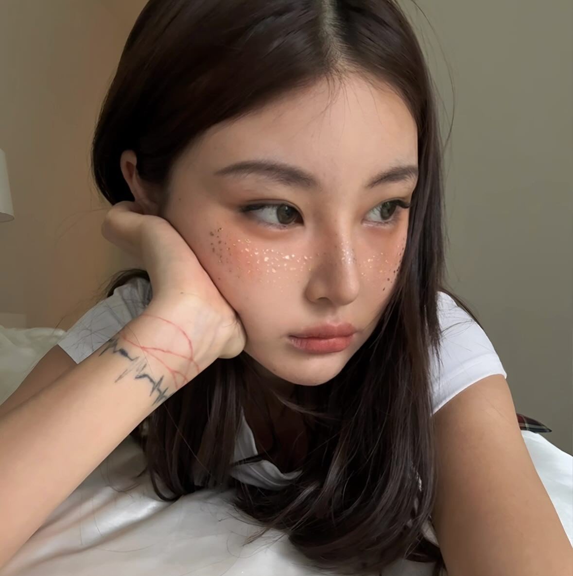 deermoire's tweet photo. hi, resident deer-faced human checking in 🦌 https://t.co/SzjBpbUigG