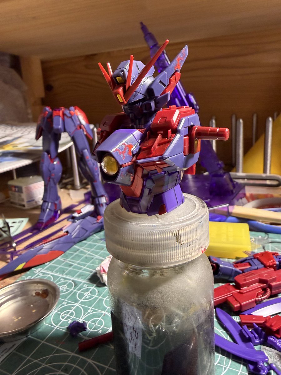 dangaiou's tweet photo. 久しぶりのガンプラ制作！
デカール貼りを開始！
マークセッターを使ってしばらく放置して水抜き！
正直俺デカール貼るの苦手なんだよなぁ😅
#ガンプラ
#MGウィングガンダムゼロEWコントラストカラー
#ガンプラ大好き
#悪質な転売と問屋に屈しない https://t.co/7vt7DvVASN