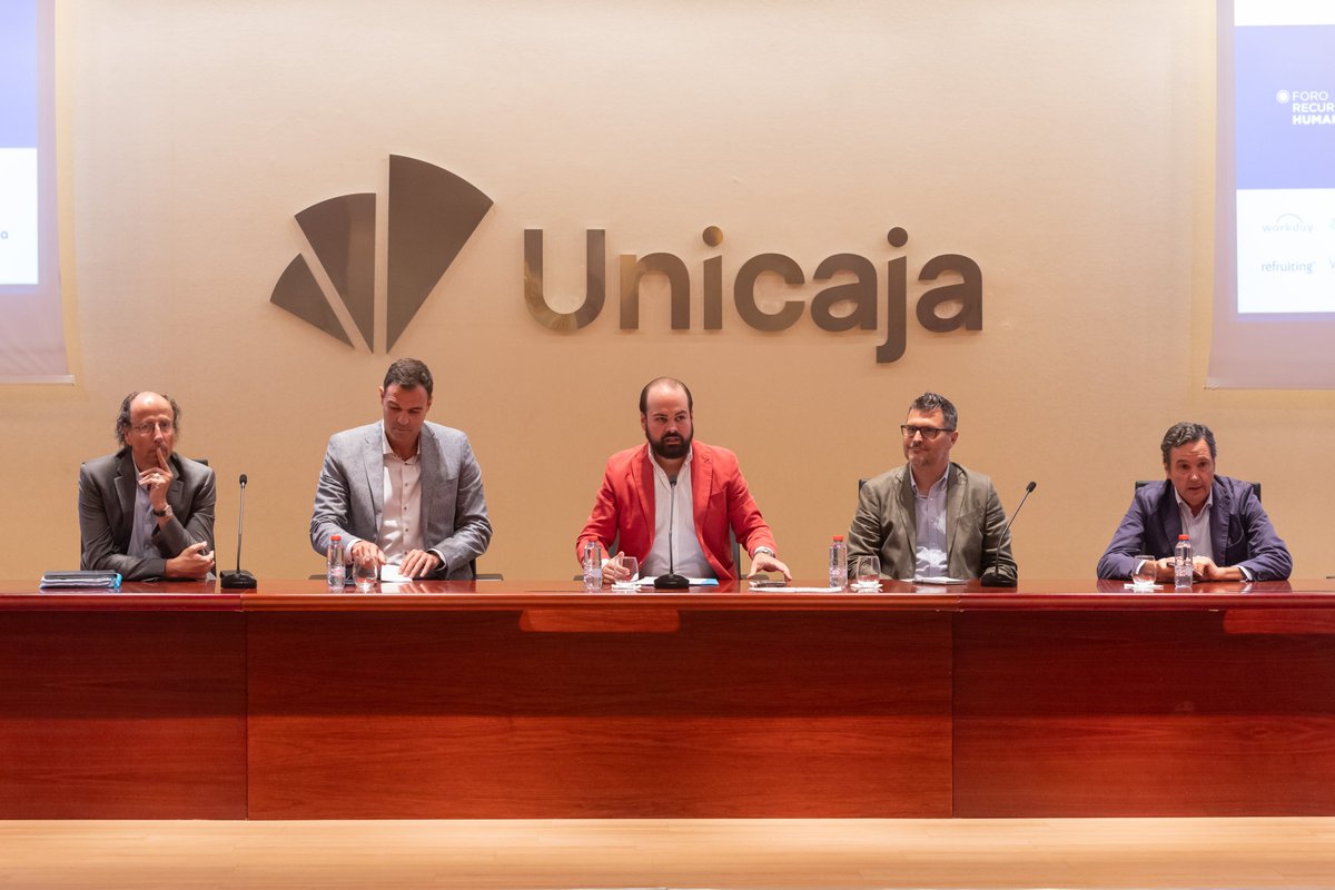 ForoRRHH's tweet photo. 🔴Encuentro Foro Recursos Humanos Málaga 2026

👥Transparencia retributiva

El panel de expertos coincide en que la trasparencia va a servir para reforzar la equidad  y claran las dudas acerca de la publicación de salarios por parte de empresas y trabajadores

#RRHH #Retribución https://t.co/1fllzAJErh