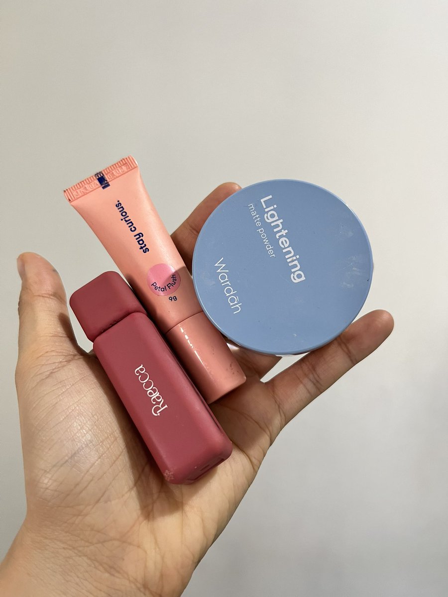 mengracunsyopiy's tweet photo. WOMEN TO WOMEN

here’s the the basic things to make you GLOW UP and HYGIENIC✨🤍 https://t.co/hAqtPf4xJa