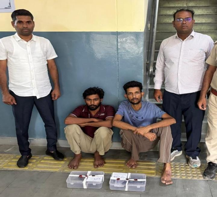 news21national's tweet photo. #Jaipur: ऑपरेशन 'आग' के तहत जयपुर पुलिस की बड़ी कार्रवाई,DST टीम और सांगानेर थाना पुलिस ने 2 शातिर हथियार तस्करों को गिरफ्तार किया
#News21National
#Rajasthan #OperationAag #DST #ArmsAct #IllegalWeapons #BreakingNews @jaipur_police @RajPoliceHelp @DIPRRajasthan @Alimkhan9887