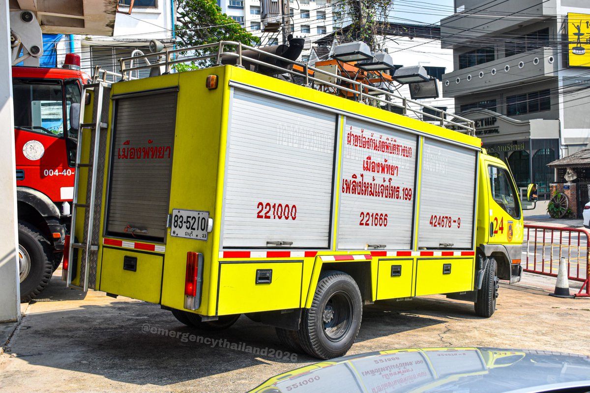 EmergencyThail1's tweet photo. Lighting truck of Pattaya fire department, Thailand 🇹🇭🚒
Pattaya City Land Civil Defence, Na Kluea Fire Station, Mitsubishi Fuso Canter Lighting Tender locally-manufactured in Thailand.
ฝ่ายป้องกันภัยพิบัติทางบกเมืองพัทยา รถไฟส่องสว่าง มิตซูบิชิ
#pattaya #fireengine #พัทยา https://t.co/D5OWEmbYJ7