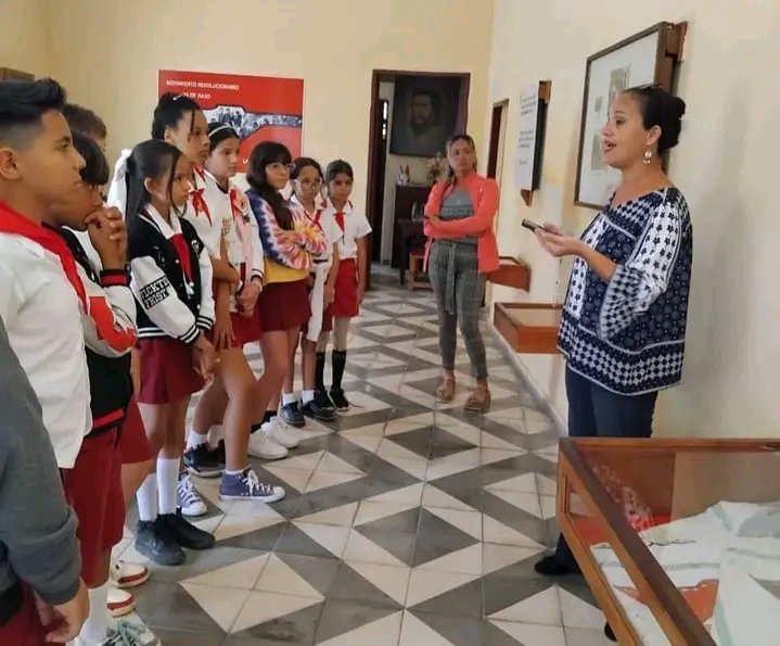 olbaplpg70's tweet photo. En la provincia de #LasTunas, la historia se enseña no solo como ciencia, sino como vocación. Dos profesoras de la @ULTCuba , Patricia García Concepción y Perla Quintana Pérez, historiadoras con ímpetu y compromiso, son #OrgulloULT https://t.co/x0YTMmv9xK