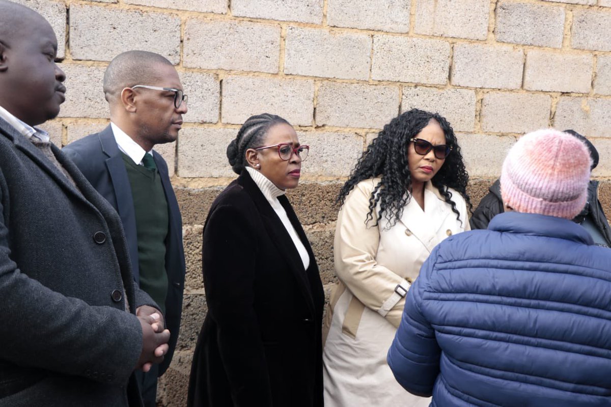 gpgSocDev's tweet photo. Following media reports, MEC @NkomoNomantu personally visited Motse O Moholo home of the Elderly in #Doornkop, Soweto to assess conditions on the ground.
#GautengSocialDevelopment
#ProtectOurElders
#GDSD
#NPOsDeliver
#GautengCares https://t.co/L5Odl4Divt
