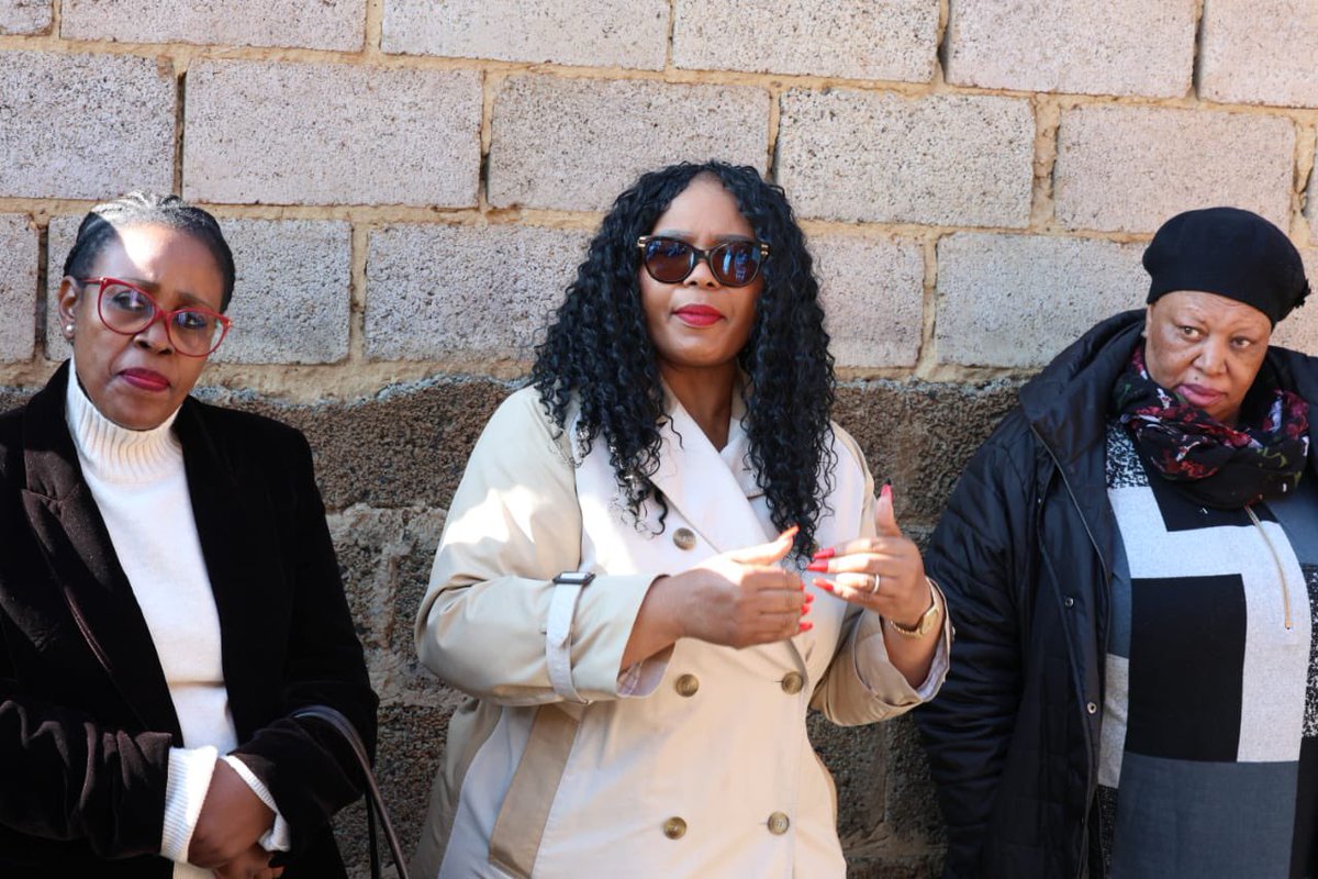 gpgSocDev's tweet photo. Following media reports, MEC @NkomoNomantu personally visited Motse O Moholo home of the Elderly in #Doornkop, Soweto to assess conditions on the ground.
#GautengSocialDevelopment
#ProtectOurElders
#GDSD
#NPOsDeliver
#GautengCares https://t.co/L5Odl4Divt