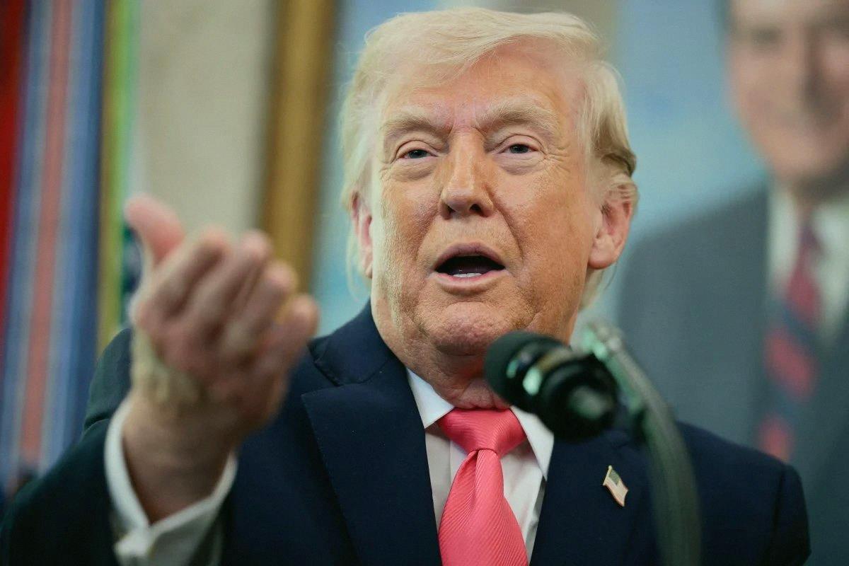 PixlatorPlays's tweet photo. 👀 Trump reveals over $1.4 billion in crypto earnings in his 2025 filing — wild, right? https://t.co/wBZdiLpg7a