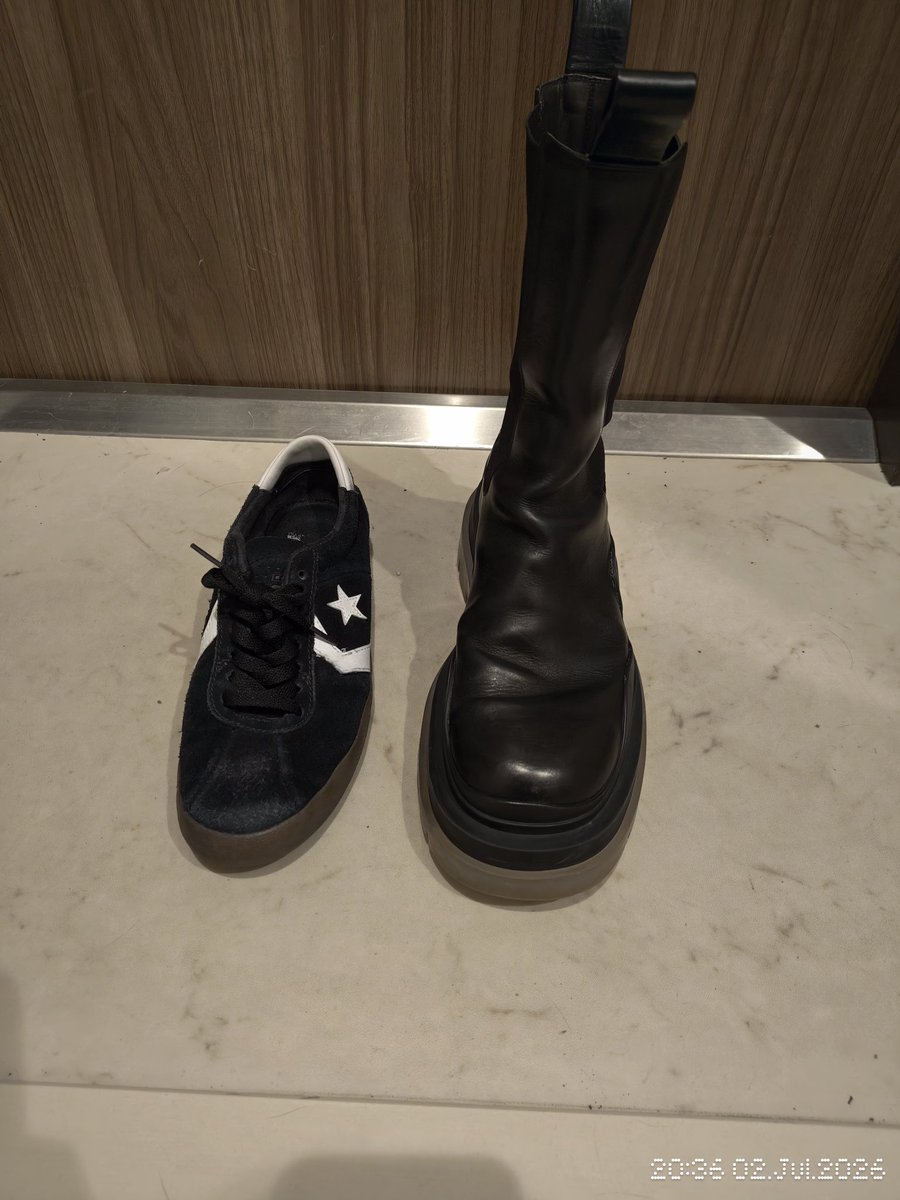 ito_Wakesan's tweet photo. キングダムハーツみたいな靴かっちった。でかすぎんだろ https://t.co/gTL8x2DFka