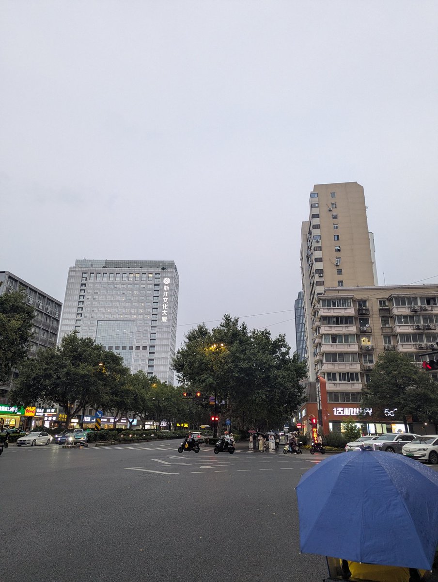 iori_wh's tweet photo. 又下雨了
梅雨季节的雨是没完没了啊 https://t.co/8Xorxg8ERn