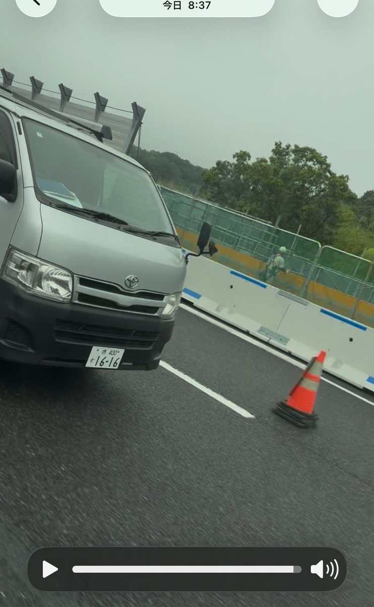 69Cutrate's tweet photo. 今日くそ煽り運転者見つけたんやけどこれどこの会社？車間距離ゴン詰め、左右に蛇行運転、追い抜いてから後続車のギリギリの距離で車線変更。堺400 す 16-16  グレーのハイエースでボディの横に環境測定車って書いてある。堺の環境測定会社調べたけど分からん。こいつの会社まじ突き止めたいわ！ https://t.co/a5bH7xM9wk