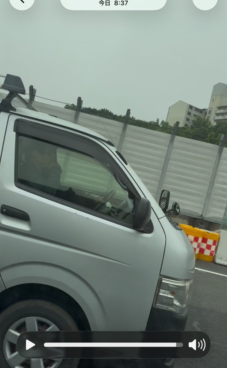 69Cutrate's tweet photo. 今日くそ煽り運転者見つけたんやけどこれどこの会社？車間距離ゴン詰め、左右に蛇行運転、追い抜いてから後続車のギリギリの距離で車線変更。堺400 す 16-16  グレーのハイエースでボディの横に環境測定車って書いてある。堺の環境測定会社調べたけど分からん。こいつの会社まじ突き止めたいわ！ https://t.co/a5bH7xM9wk