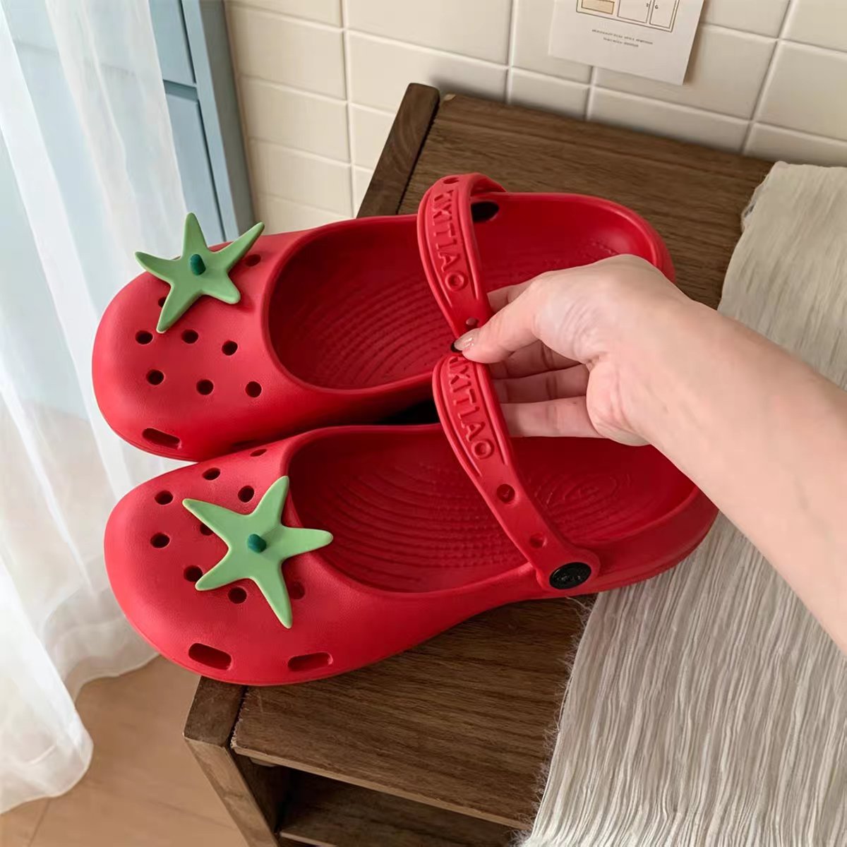 Altheasthing_'s tweet photo. Siapa yang mauuu sandal tomat 🍅 strawberry 🍓 gemes nyimut ini? ☝🏻😎

🥺 PO Cina
🕙 4-8 minggu
🍊 Pelunasan bisa via orange/manual
💸 DP 100.000 | Full Payment 160.000
🏠 Tangsel
Gas langsung isi 😖
✍️ https://t.co/RlAPM66Vsl

#bealanja #beabeli #zonauang #wts https://t.co/gf4R4iy3Qh
