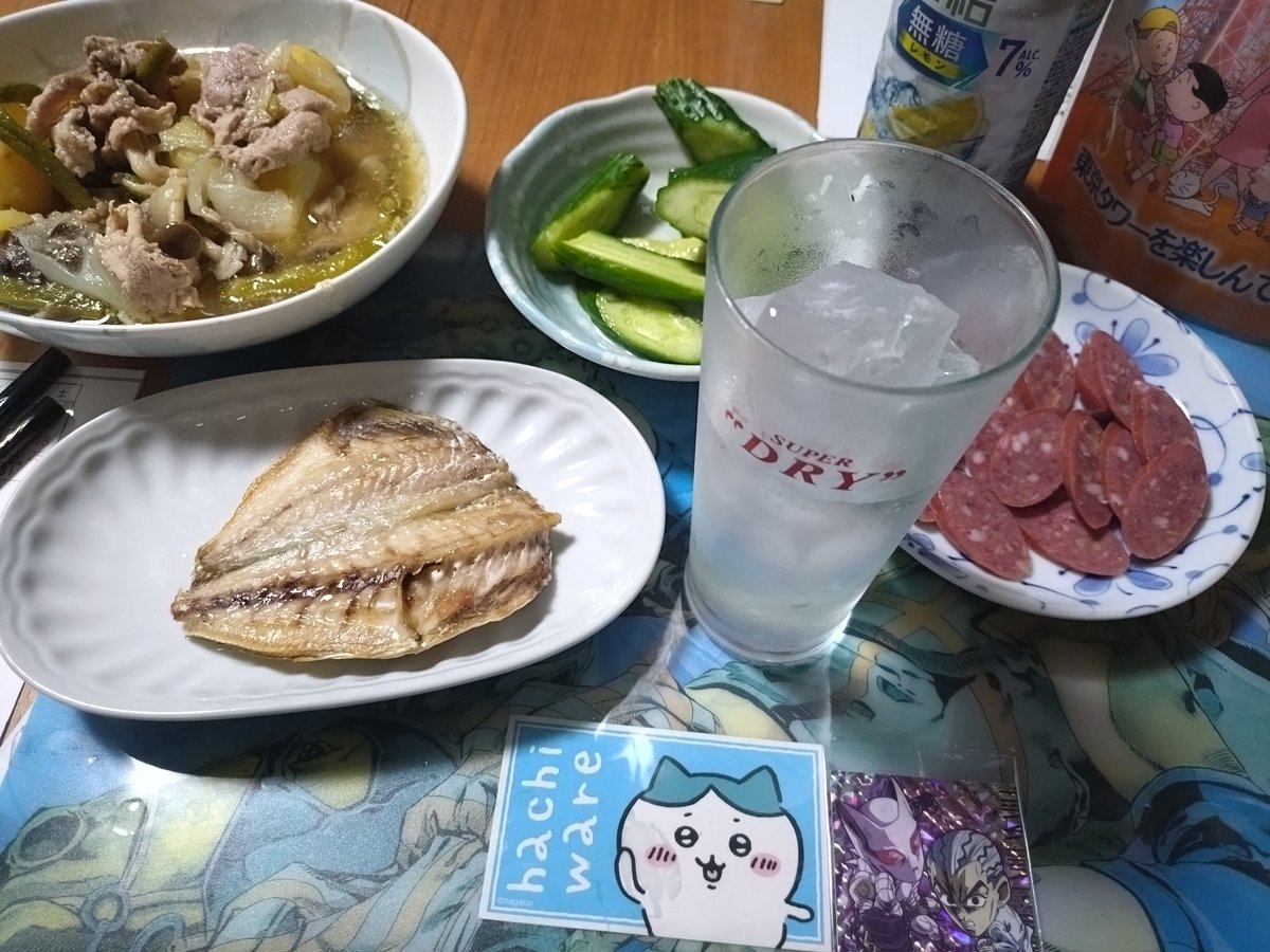 el_ruka's tweet photo. 帰宅🚙
義母が作る肉じゃが美味い💃
サラミはマヨネーズぶっかけ大好きオジサン💦白飯もサラミで食べるオジサン😂 https://t.co/NmOtv5yeun