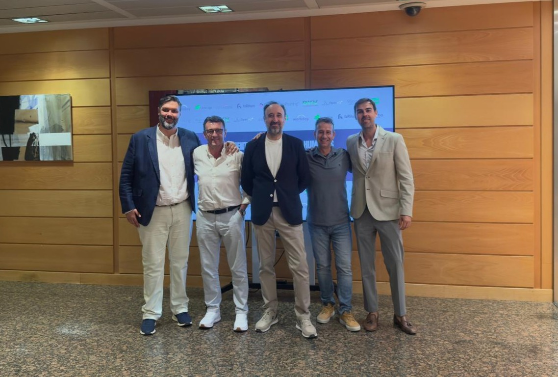 sindicatofetico's tweet photo. Nuestro Secretario General, Antonio Pérez Rodríguez, participó en el Encuentro @ForoRRHH Málaga en la keynote sobre IA, absentismo y relaciones laborales.

En #Fetico impulsamos unas relaciones laborales innovadoras, con las personas siempre en el centro.

#SindicatoModerno https://t.co/UcFQzNXFzf