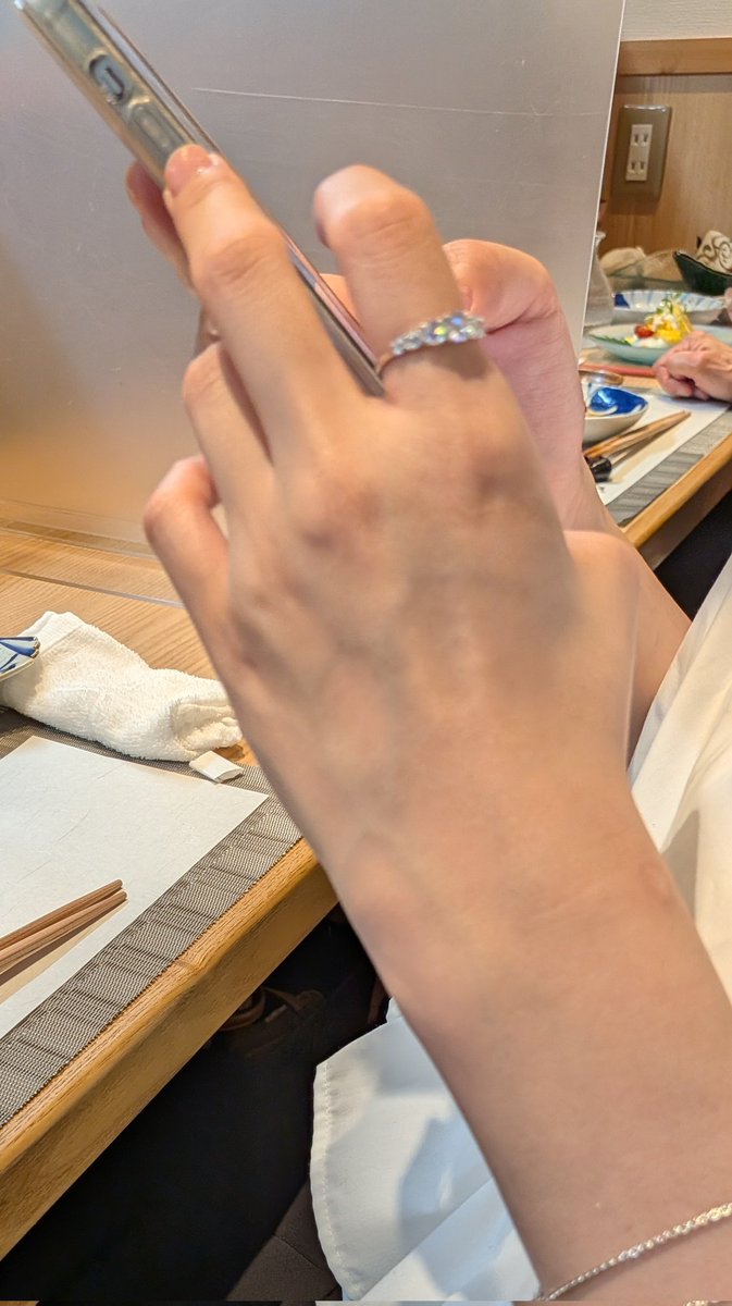 20130613hiro's tweet photo. 20代美人スタッフを日本酒の世界へ誘惑中🍶 https://t.co/3xj7JyXWAa