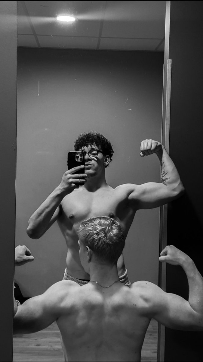 MasterCashNoah's tweet photo. Un soumis prêt à raquer pour nous 2 💸
#MasterCash #PayPig #cho7 #FinDom #Moneyslave https://t.co/7Rv8QvP5VF