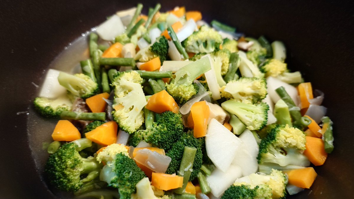 fzybear's tweet photo. Deep fried krill with mixed veg https://t.co/napCekCyfd