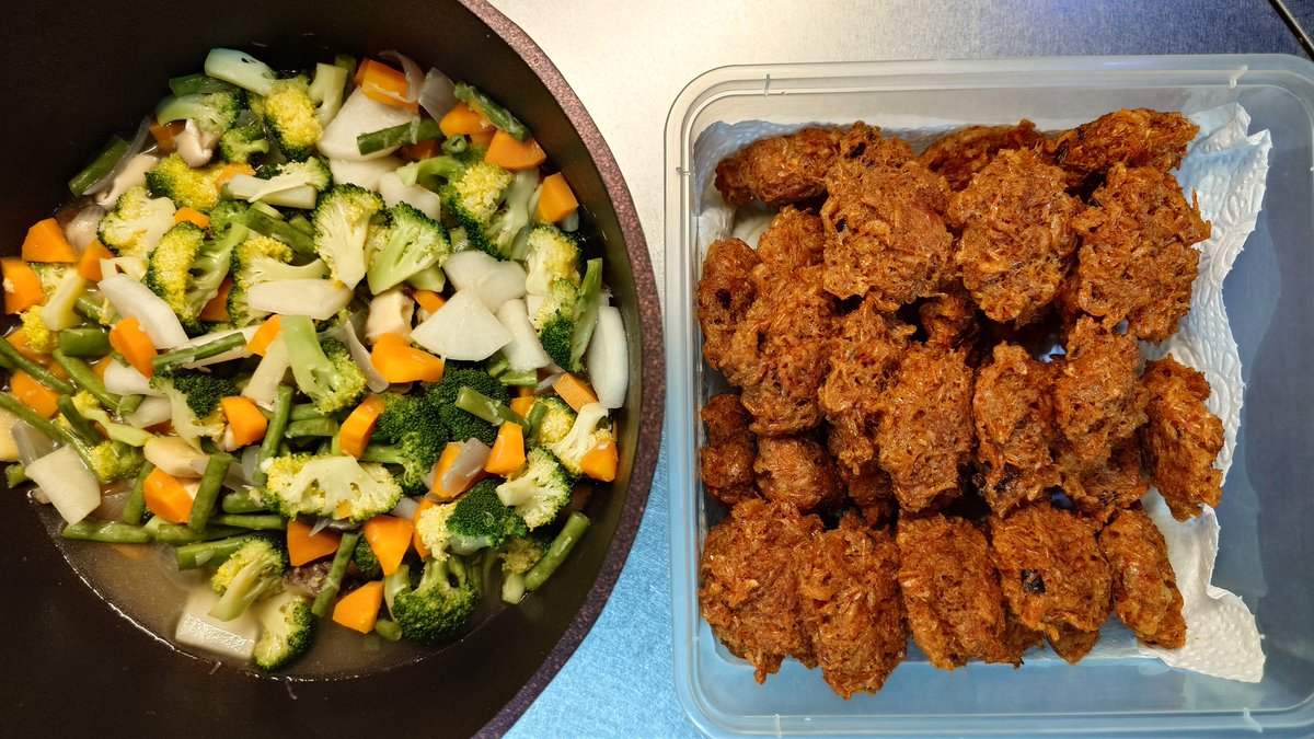 fzybear's tweet photo. Deep fried krill with mixed veg https://t.co/napCekCyfd