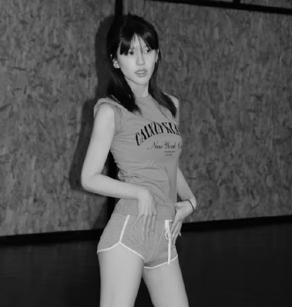 youniebear's tweet photo. this body tea oh my god zhao lusi https://t.co/XVO4XxZA0W