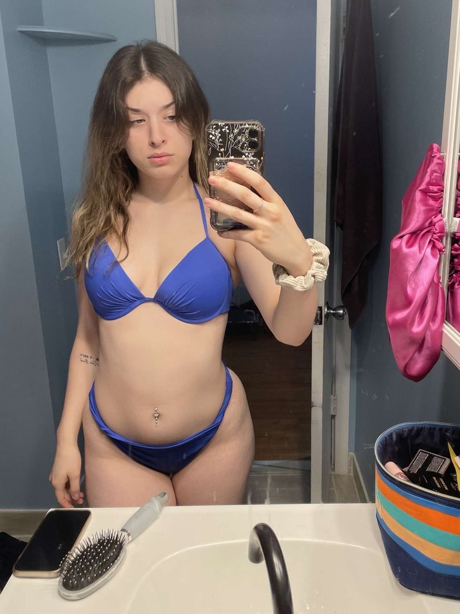 Goonerfam18's tweet photo. So thick 😍 #nsfwtwtًً #gooning #goonette #goonfuel #BrunetteLover #BeachSelfie https://t.co/P0xc3Gyjbw