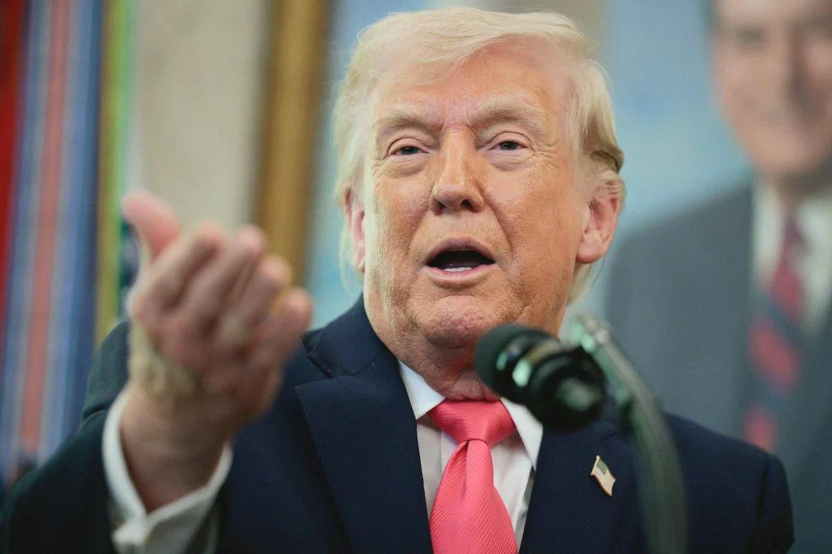 RINGO1021sa's tweet photo. 👀 Trump just revealed over $1.4 billion in crypto earnings from his 2025 filing — wild number, right? https://t.co/ldruYhesOI
