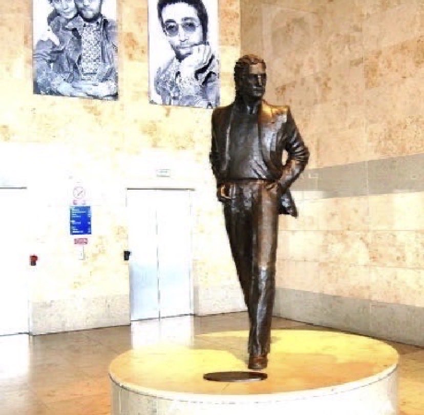 FXMC1957's tweet photo. 2 July 2001. Liverpool’s Speke Airport was renamed Liverpool John Lennon Airport as a tribute to John Lennon who was born and raised in Liverpool and had been a member of The Beatles. The airport was the 1st in the UK to be named after an individual. https://t.co/QtHPq2Ituu