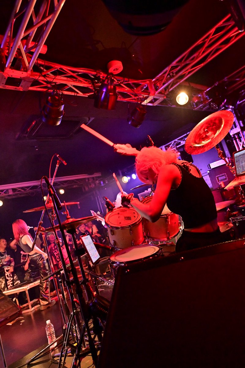 hina_drums's tweet photo. 2026.6.20 Thank you 名古屋！！

BRIDEARサポート‼️🥁🥁

背中からもオーラ出せるんだぜ💪🔥🔥

（結構後ろから撮られるのも好き🫢❤️‍🔥❤️‍🔥）

photo by 土屋良太 https://t.co/lqbAWMCDqm