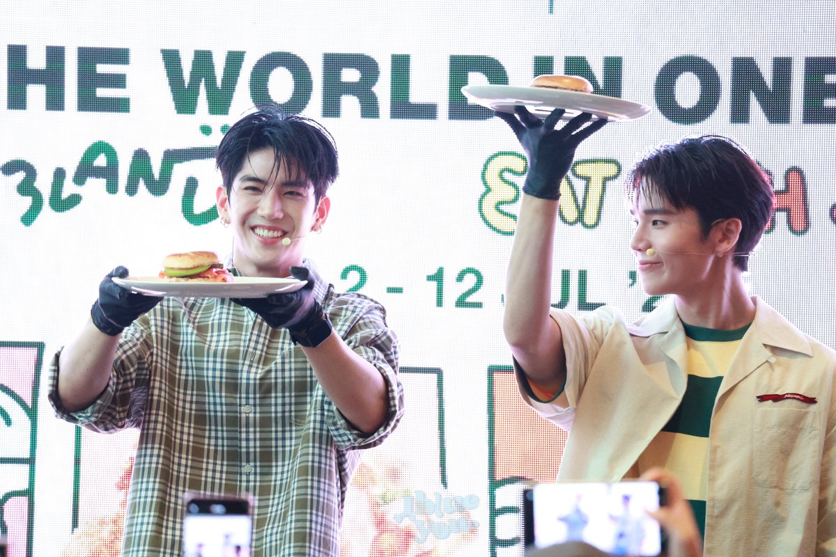 iblueyouna's tweet photo. 020726 | JIMMYSEA COOKING CHARITY
เบเกิ้ลน่ารักเนอะ เข้าใจทุกอย่างครับหมอ 😌
#TheWorldinOneBite2026xJimmySea
#JimmySae #จิมมี่ซี https://t.co/SToRbMXr6v