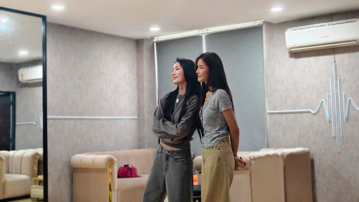 Napapat23's tweet photo. น่ารักกันมากๆเลยนะเนี่ย🤏🏻

UNDER HER RULES WORKSHOP D1
#ใต้เงาจันทราWorkShopD1
#มีนเบ้บ #meenbabe https://t.co/DVyzcbCSd2