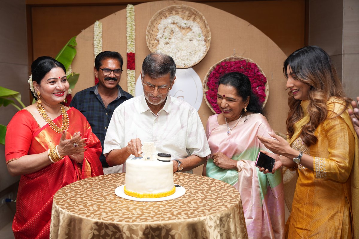 VimalaRani_B's tweet photo. Happy Birthday to my dearest Uncle S.A. Chandrasekhar ❤️

A legendary filmmaker to the world, but to me, a father figure, mentor, and constant source of inspiration. Thank you for your wisdom and unwavering support through the years.

Wishing you good health &amp; peace always. https://t.co/roqDFQ50ME