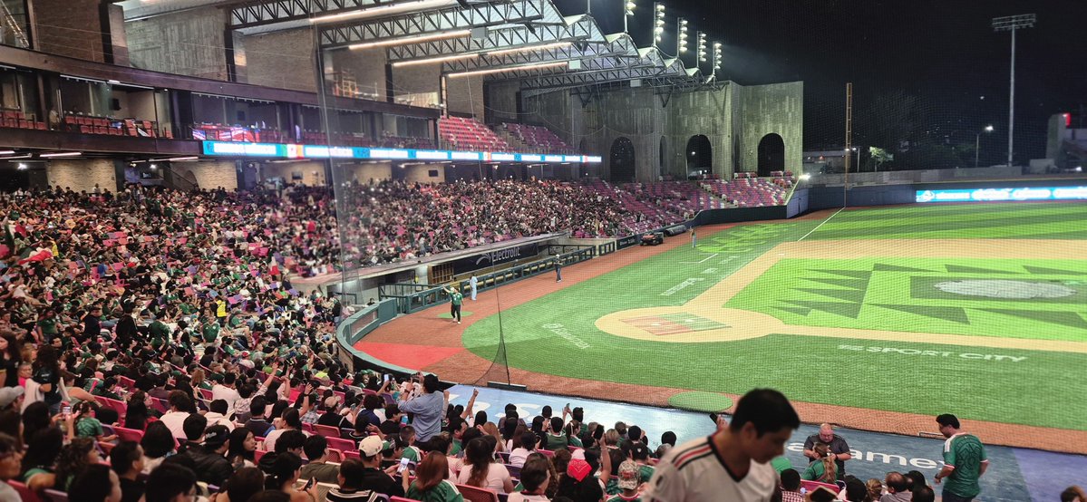 Parcells38's tweet photo. @estadioyuva Así se entonó el Himno Nacional. https://t.co/c48ddgYZ2h